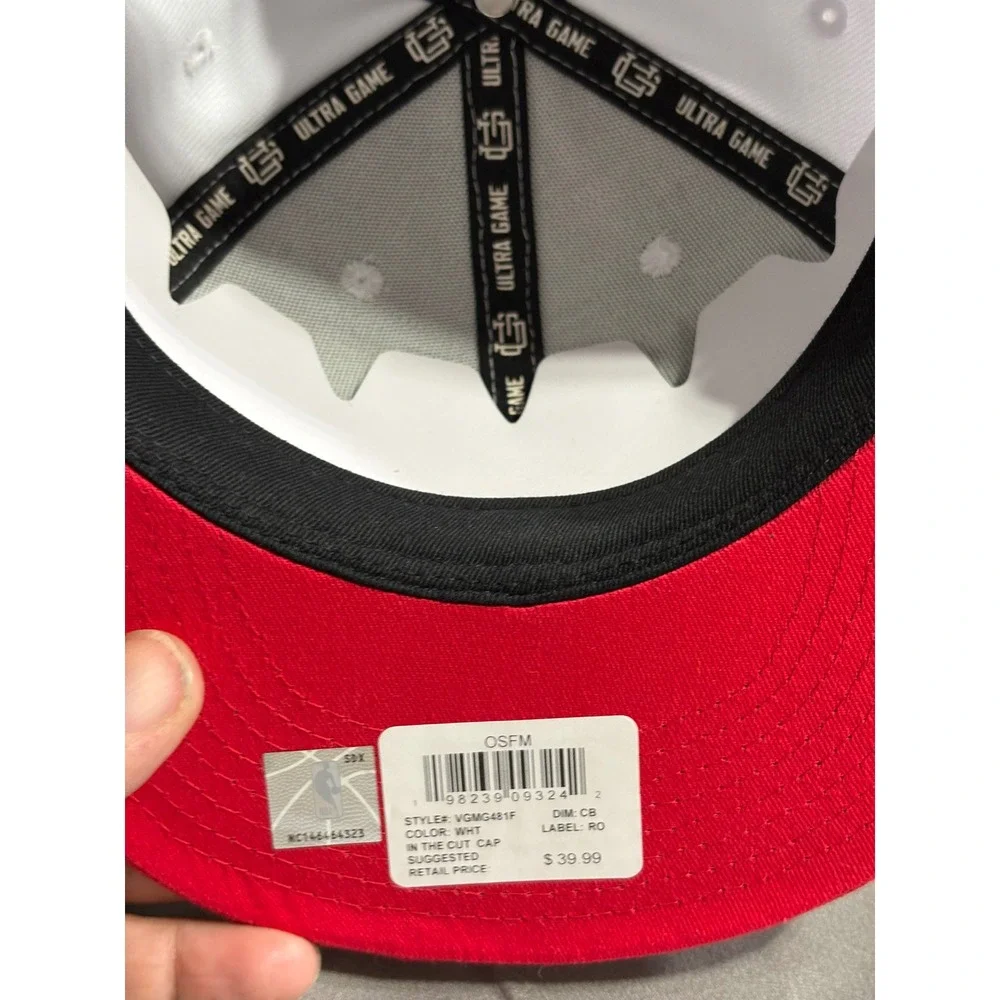 Ultra Game NBA Chicago Bulls Snapback Hat White Red Metallic Logo VGMG481F Cap